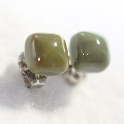(1 件) 帝王碧玉方形耳環（6 毫米，綠色，鈦柱） 第3張的照片