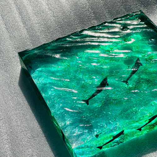 インテリアアートブロック ラージ エメラルドグリーンの海とペアイルカ