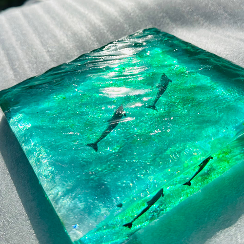 インテリアアートブロック ラージ エメラルドグリーンの海とペアイルカ