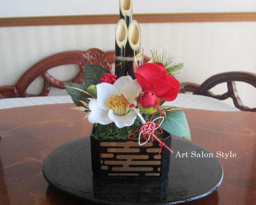 シーグラスアート　椿の梅のフラワーアレンジ　お正月　meru様 ハンドメイド アートフラワーギフト！『お正月飾り』グレイしめ縄＆赤椿 シーグラス