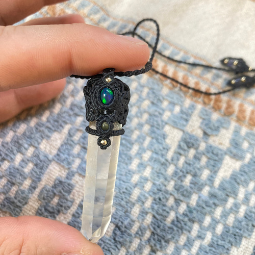 エチオピアンブラックオパール×ヒマラヤ水晶ポイントマクラメ