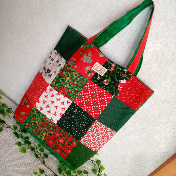 クリスマスカラー☆パッチワーク☆トートバッグ☆ハンドメイド トート