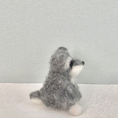 羊毛フェルトのちょこっとおすわりシュナウザー 犬ぬいぐるみ