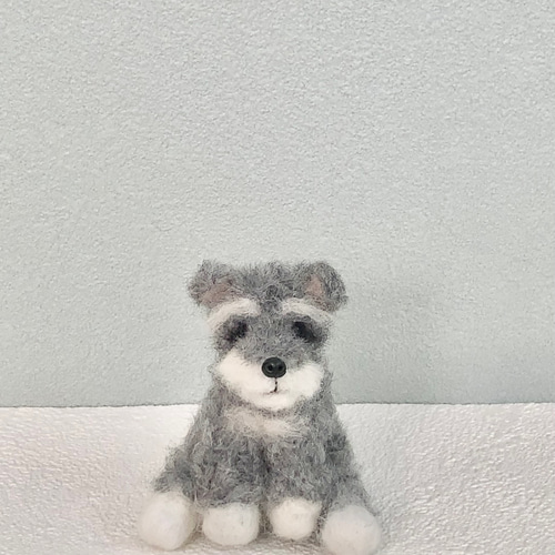 羊毛フェルトのちょこっとおすわりシュナウザー 犬ぬいぐるみ