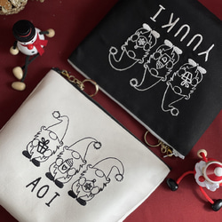 【ポーチ】【名入れ】 刺繍 クリスマス 白 黒 サンタクロース プレゼント ギフト 名前 オーダーメイドsanta01 1枚目の画像
