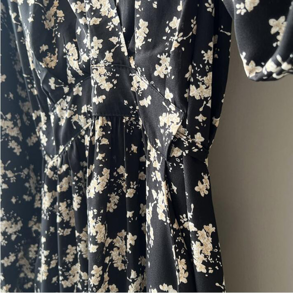 フレンチレトロな花柄ワンピース秋の新作長袖雰囲気ウエストVネックロングスカート 10枚目の画像