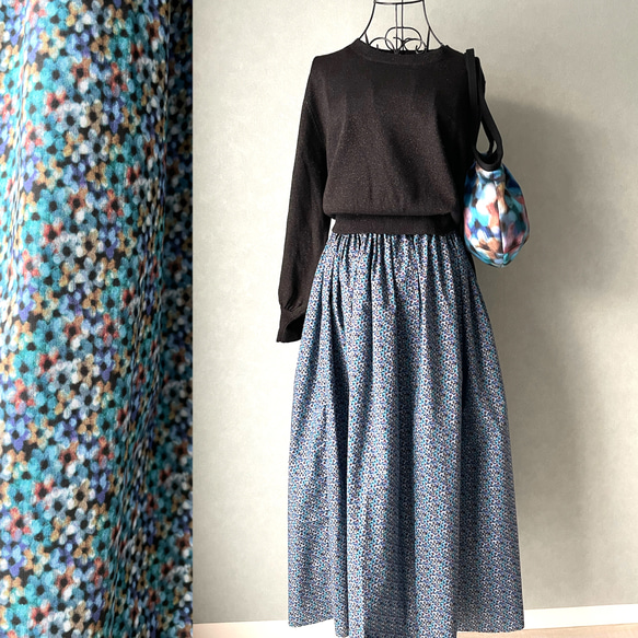 ✤タナローン✤ ギャザースカート　小花柄　ブルー 1枚目の画像