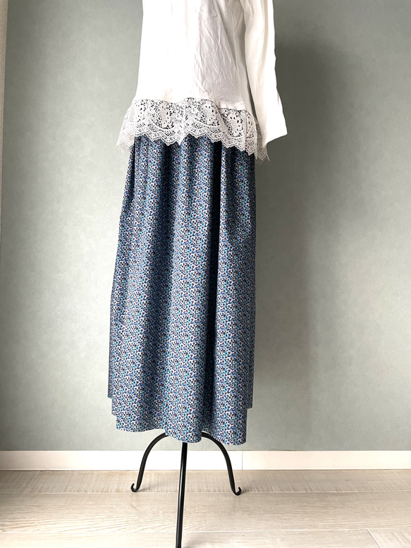 ✤タナローン✤ ギャザースカート　小花柄　ブルー 3枚目の画像