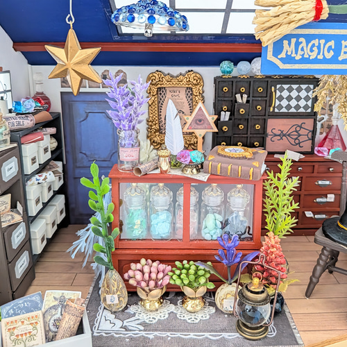 魔法雑貨店』ミニチュアドールハウスの完成品です。 その他インテリア