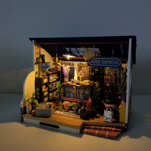 ミニチュア店 ハンドメイド 魔法雑貨店』ミニチュアドールハウスの完成品です。 その他インテリア