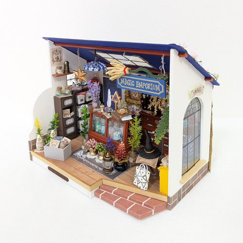魔法雑貨店』ミニチュアドールハウスの完成品です。 その他インテリア