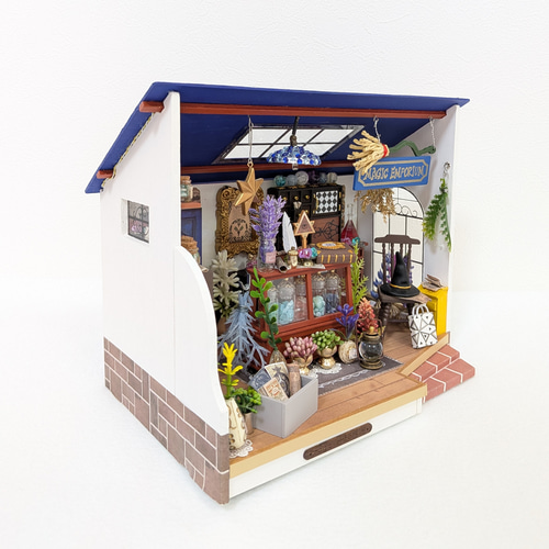 魔法雑貨店』ミニチュアドールハウスの完成品です。 その他インテリア