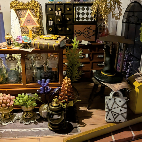 魔法雑貨店』ミニチュアドールハウスの完成品です。 その他インテリア