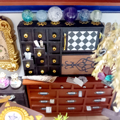 魔法雑貨店』ミニチュアドールハウスの完成品です。 その他 魔法雑貨店』ミニチュアドールハウスの完成品です。 その他