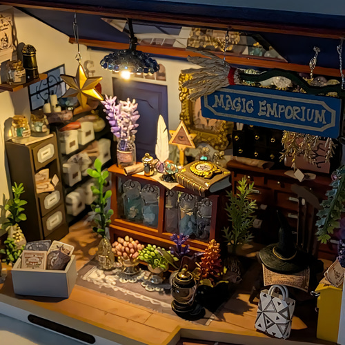 ミニチュア店 ハンドメイド 魔法雑貨店』ミニチュアドールハウスの完成品です。 その他インテリア