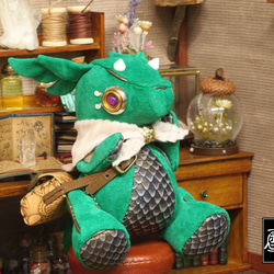 【11月4日】 手のひらサイズの手乗りドラゴン☆旅するドラゴン【緑×鱗模様】 1枚目の画像