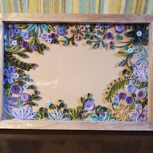 紫のフラワーボックスのクイリングペーパーアートのフレーム その他