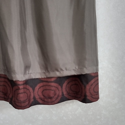着物リメイク♪　裏地付き：８０ｃｍ丈　上質な男物茶の大島紬と丸紋柄で作ったシックな大人スカート（一重のストール付き） 10枚目の画像