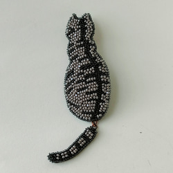 ブローチ オートクチュールビーズ刺繍   さばトラ猫  Silver Tabby Cat Brooch 2枚目の画像