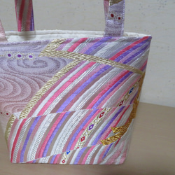 帯リメイク京帯ピンク　グラデーション流れる刺繡模様ミニトートバック 7枚目の画像