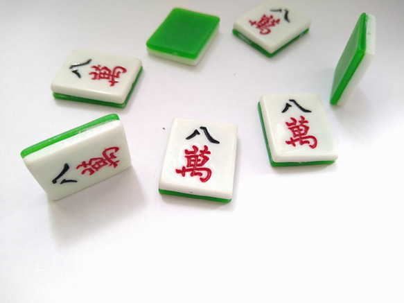 麻雀牌（八萬）パーツ　白×緑　アクリル　樹脂　パーツ 1枚目の画像