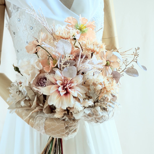 【ブートニア付】ウェディングブーケ　アーティフィシャルフラワー　個性的デザイン ウエディングブーケ(ドーム型 )ブートニアこみ 世界で1つ貴女だけにお