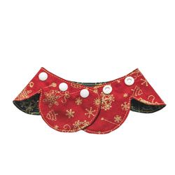 Sサイズ　花びら型　クリスマス　オーナメント柄　素敵な　赤　緑　犬用　リバーシブル　バンダナ　スタイ　ボタン　簡単着脱 9枚目の画像