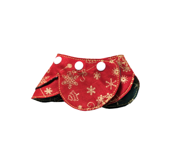 Sサイズ　花びら型　クリスマス　オーナメント柄　素敵な　赤　緑　犬用　リバーシブル　バンダナ　スタイ　ボタン　簡単着脱 12枚目の画像