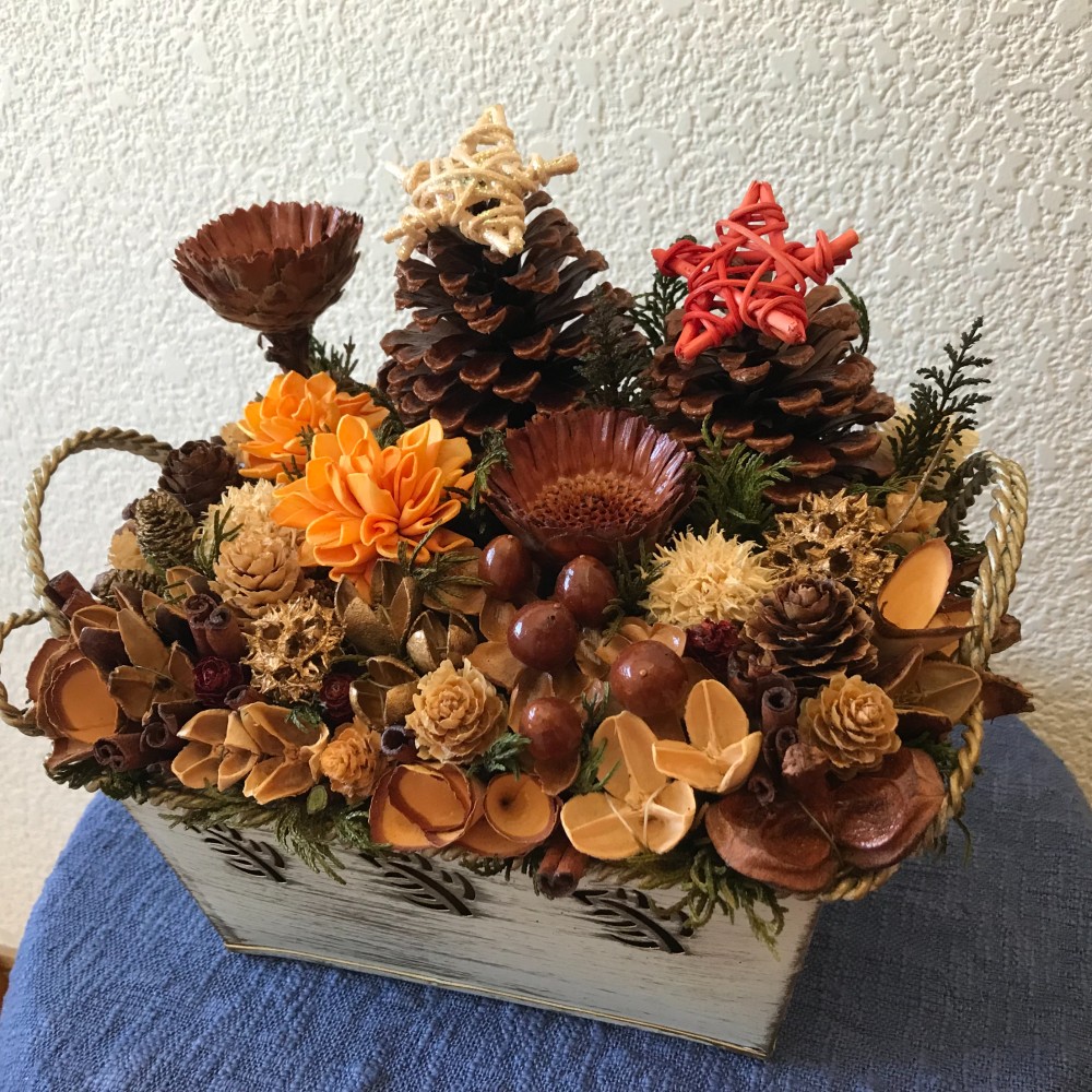 北欧の森のコンパクターとソラフラワーの豪華なアレンジメント（1点限定＊19800－18600）