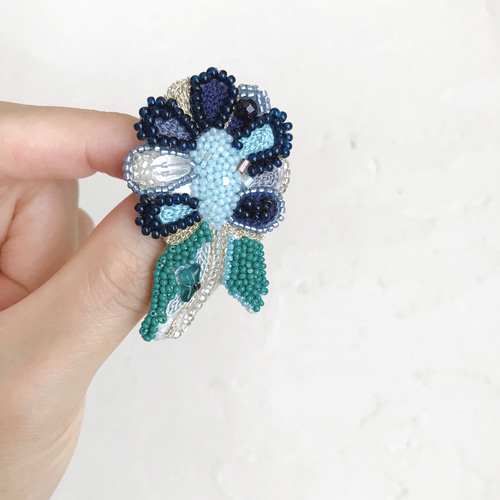 オートクチュールビーズ刺繍ブローチ 植物の断面(ブラックベリー