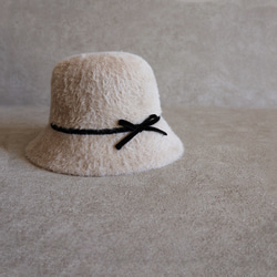 [售罄！ ] 天鵝絨絲帶毛茸茸的帽子[米色] 第4張的照片