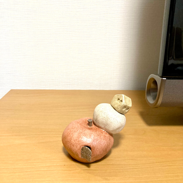 りんごのオブジェ「2階が大福なリンゴ邸」珍しい置物 面白いデザインの