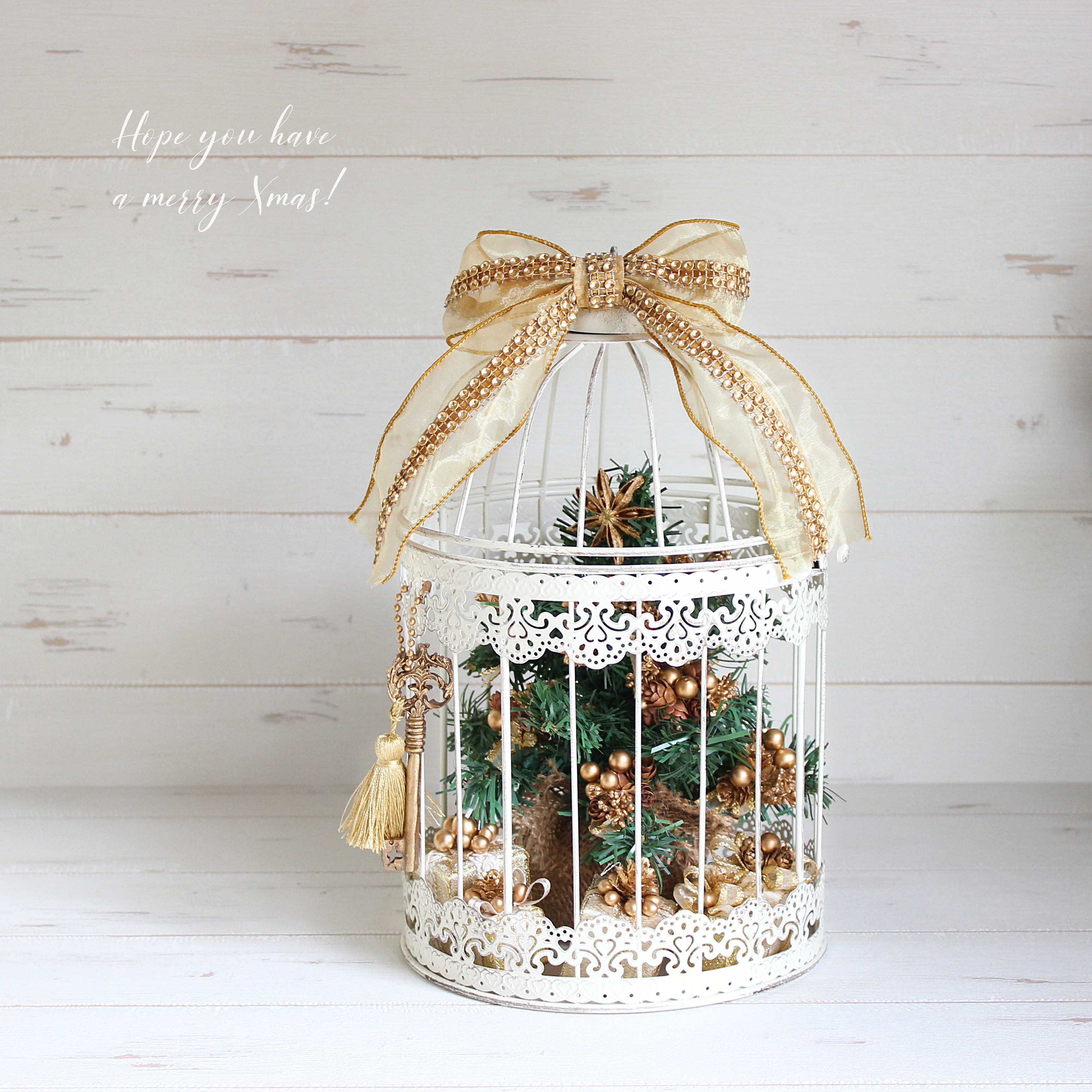 【一点物】白いバードゲージとクリスマスツリー　煌めくプレゼントを添えて…　高さ約32㎝　R＆yCH106