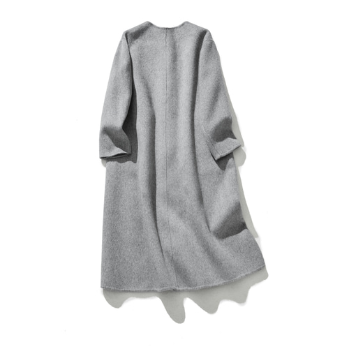 フォーマルからカジュアルまで合わせやすく ノーカラーウール