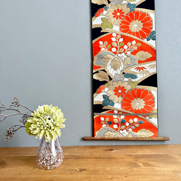 帯のタペストリー 漆黒に鮮やかな菊と桐 着物リメイク インテリア