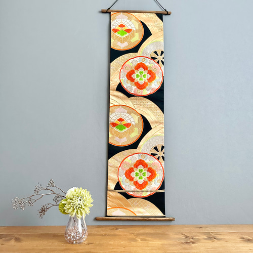 帯のタペストリー 漆黒に輝く菊と桐 着物リメイク インテリア 掛け軸