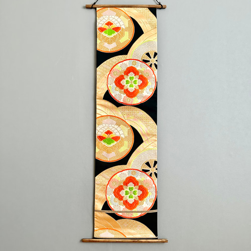 帯のタペストリー 漆黒に輝く菊と桐 着物リメイク インテリア 掛け軸