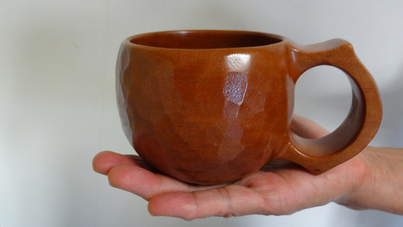 由一整塊西洋櫻花木雕刻而成的咖啡杯 第10張的照片