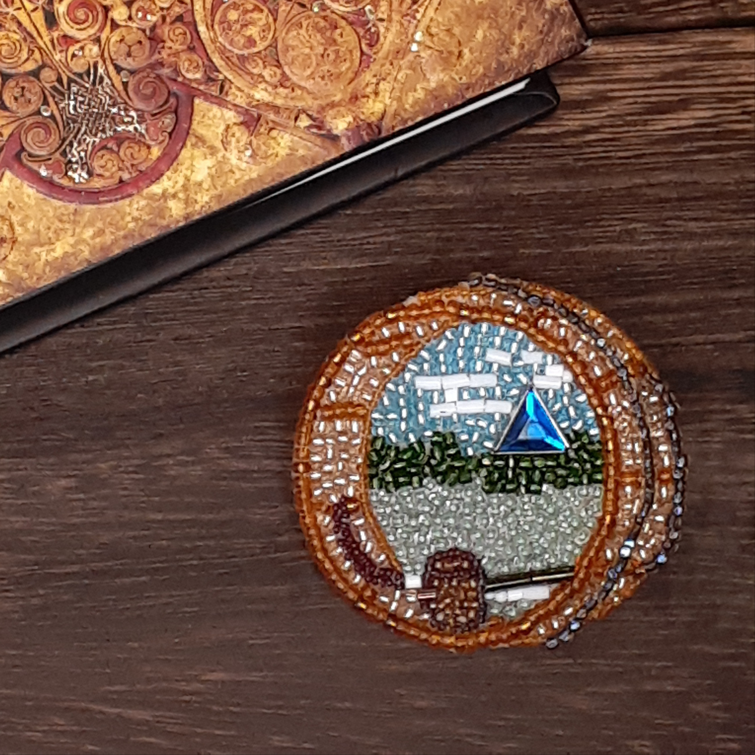 <受注>富嶽三十六景 尾州不二見原のブローチ ＊オートクチュールビーズ刺繍