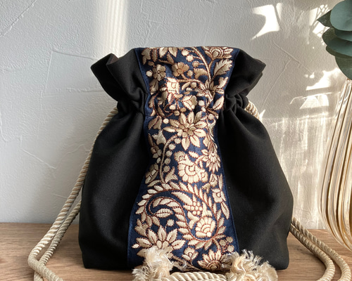 LIBERTY リバティ ショルダーバッグ　バッグ　インド刺繍リボン　朱赤