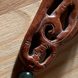 ギョクに観音様のような彫り珠とインド産星月菩提樹のお紐仕立てブレスレット 3枚目の画像