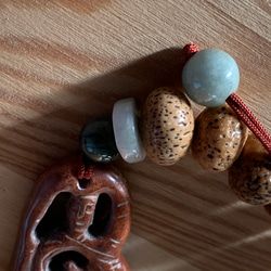 ギョクに観音様のような彫り珠とインド産星月菩提樹のお紐仕立てブレスレット 6枚目の画像