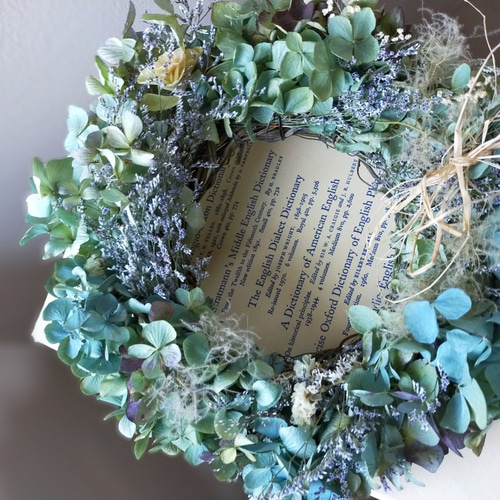 ブルーファンタジアと花々のクリスマスリース