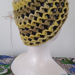 今からの季節に重宝しそうです！かぎ針で編んだ、3Ｄ(立体的編地）帽子！リバーシブル帽子になります＾～！ 4枚目の画像
