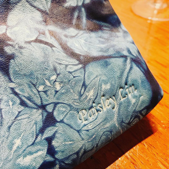 【Liang Xu Leather art】本革化粧ポーチ/ハンドメイドブルー染料グラデーション/シープスキン/保存袋/オリジナ 3枚目の画像