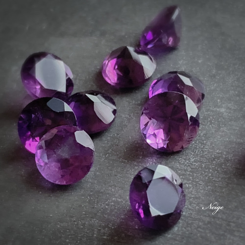 宝石質アメジストAAA- ルース ラウンドファセットカット6×6mm 1粒