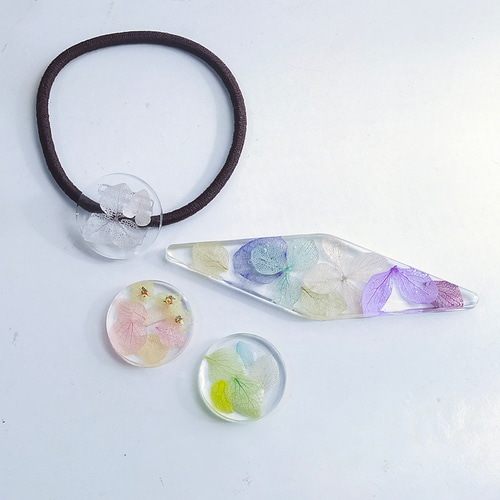 【出品セール♡】A-102♡お花レジン ヘアゴム 出品セール♡】A-102♡お花レジン ヘアゴム 福袋SALE 〜椿と