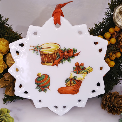 イッツアスモールワールド ディズニー クリスマス オーナメント 陶器 Amazon.co.jp: Hallmark 記念品 クリスマスオーナメント 2024