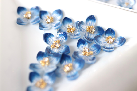 青い紫陽花ときらめくbijouのネックレス　　花、ギフト 16枚目の画像
