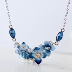 青い紫陽花ときらめくbijouのネックレス　　花、ギフト 10枚目の画像